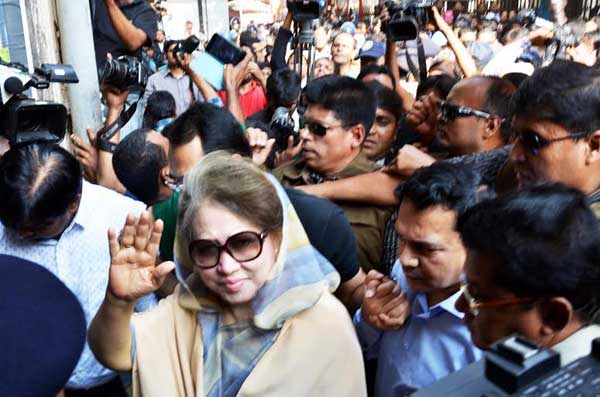 bnpchiefkhaledasurrendersbeforedhakacourtgetsbail